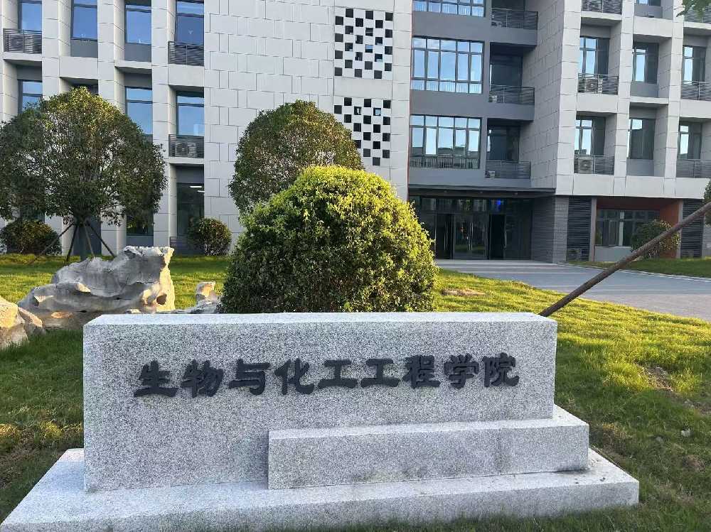 灵山县扬州职业大学体育场高杆灯项目